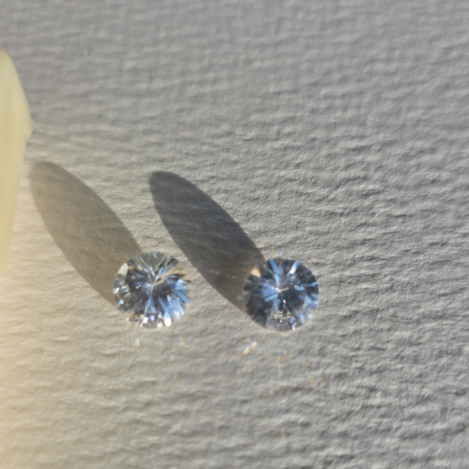 White/Colorless Zircon Round Cut Transparent Pair 6.8mm 2pc