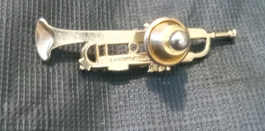 FUTURE PRIMITIVE USA Vintage Gold Tone Trumpet Lapel Pin Brooch