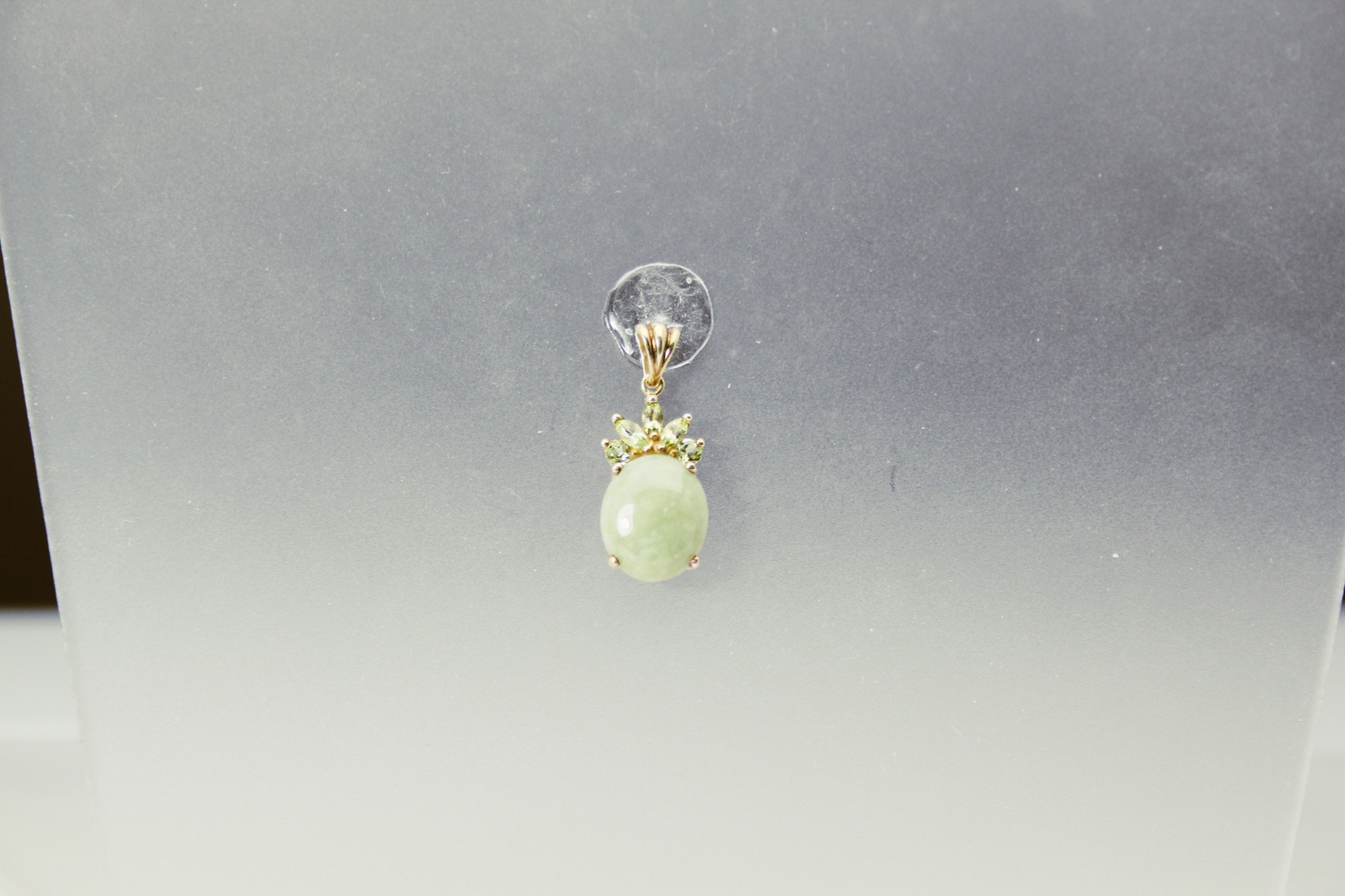 10k Yellow Gold Green Cabochon Stone with Accents Pendant 2 Grams (PEN9932)