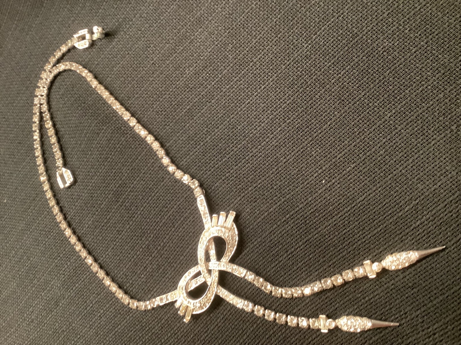 Boucher vintage clear rhinestone bow necklace with dangles, gorgeous !