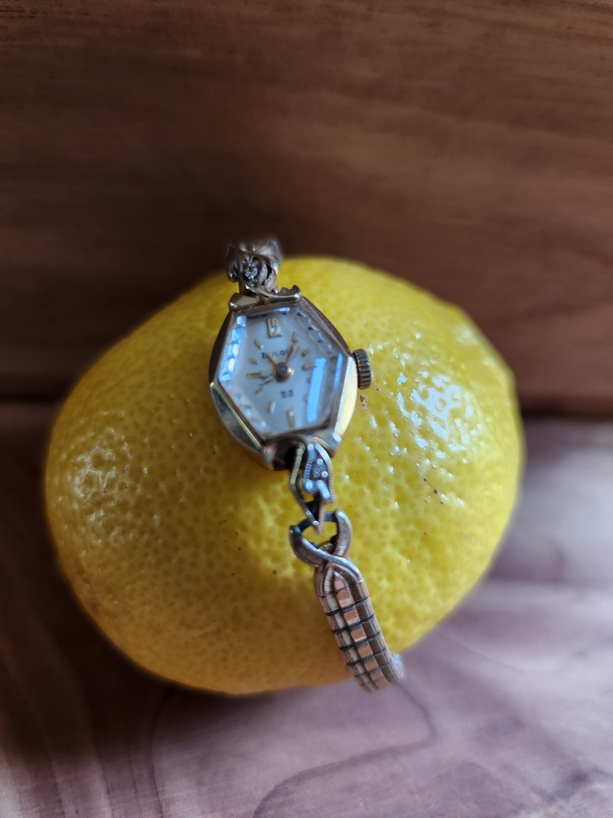 Bulova 23 Jewels Ladies 14K Gold Dress Watch Manual Wind Vintage Antique