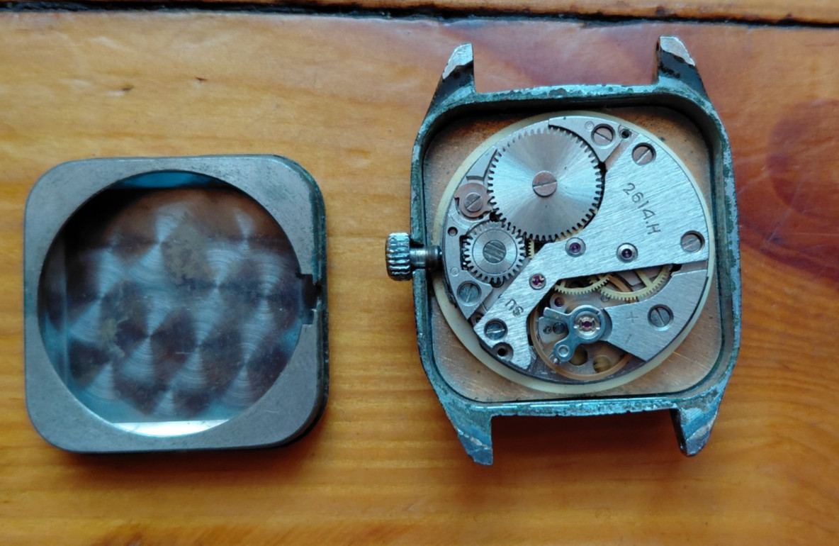 Vintage Soviet watch Raketa with caliber 2614.N USSR. date indicator. 19 jewels