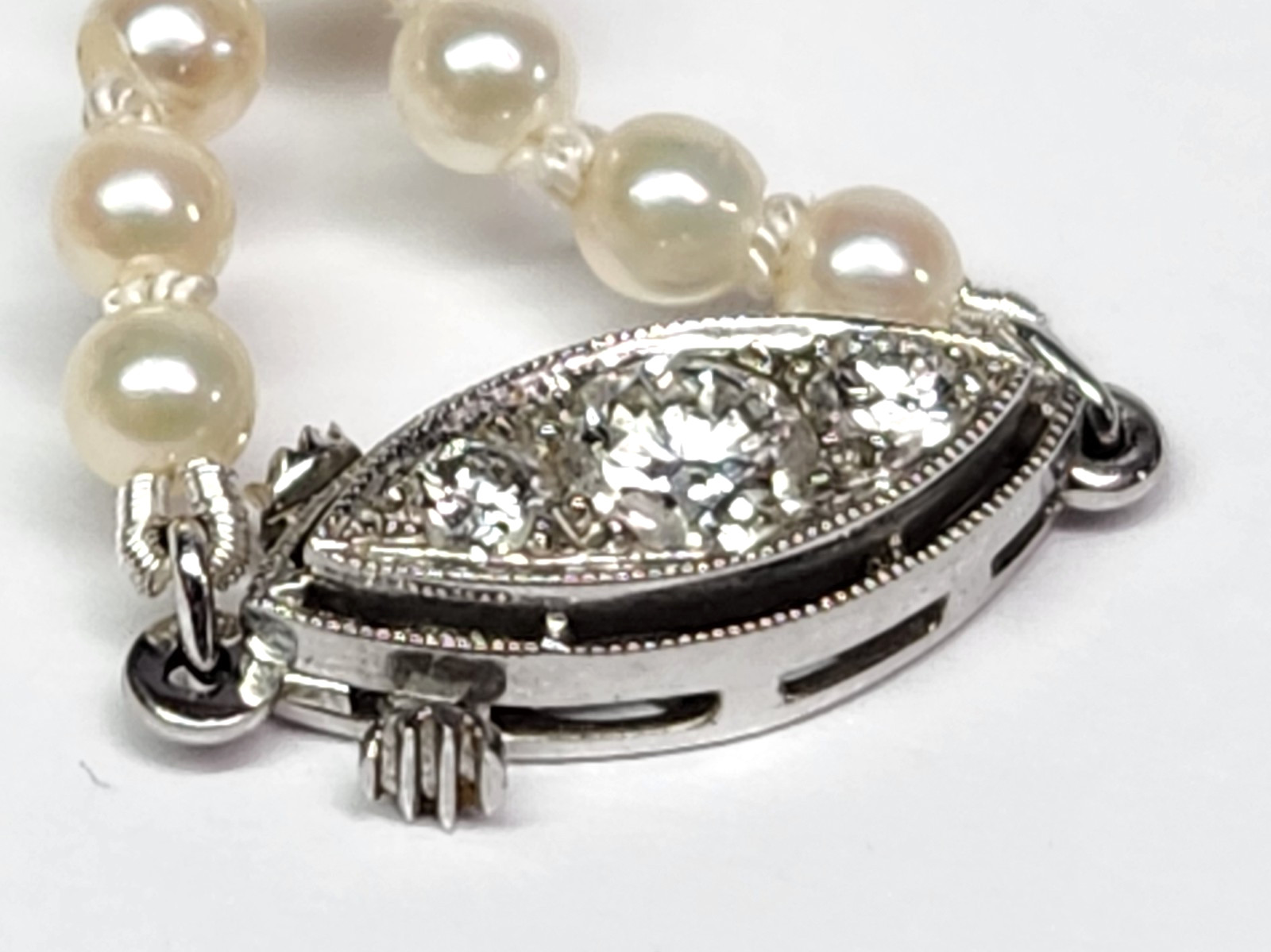 VINTAGE 2.50-8.00mm AKOYA Cultured Pearl & Diamond Graduated 20″ Strand Necklace