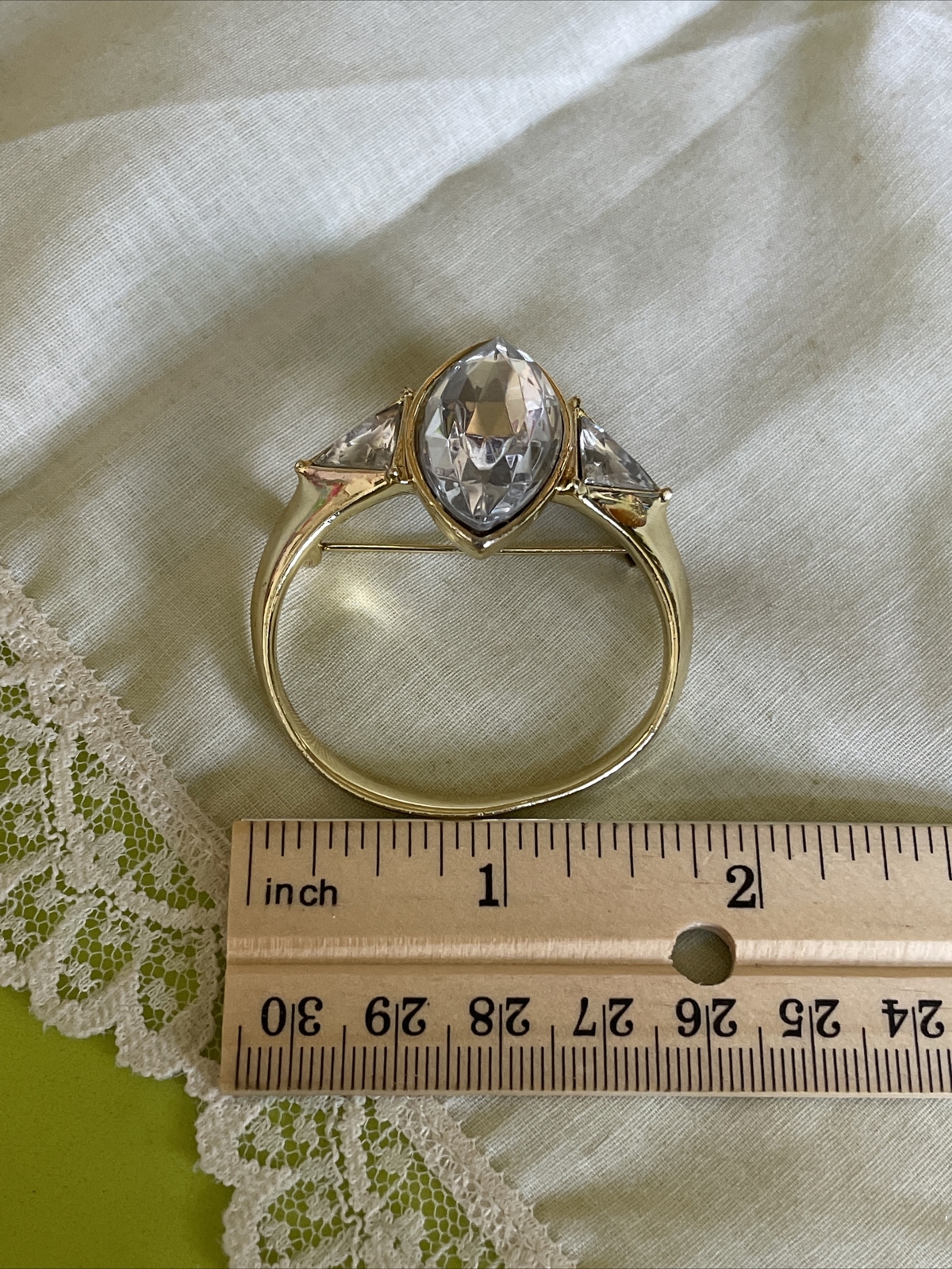 Vintage AJC Gold Tone Ring Style Pin Brooch VV-32
