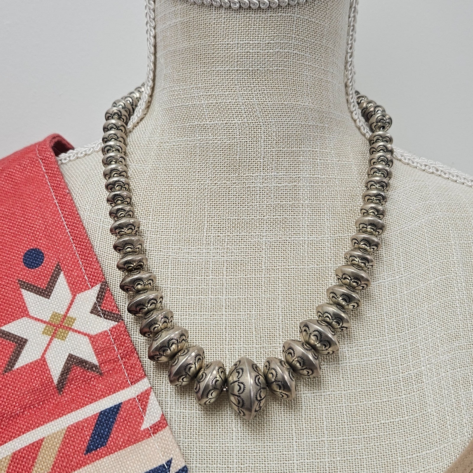 Leo Yazzie Sterling Silver Navajo Pearls Necklace 21″ Graduated Beads Vintage LY