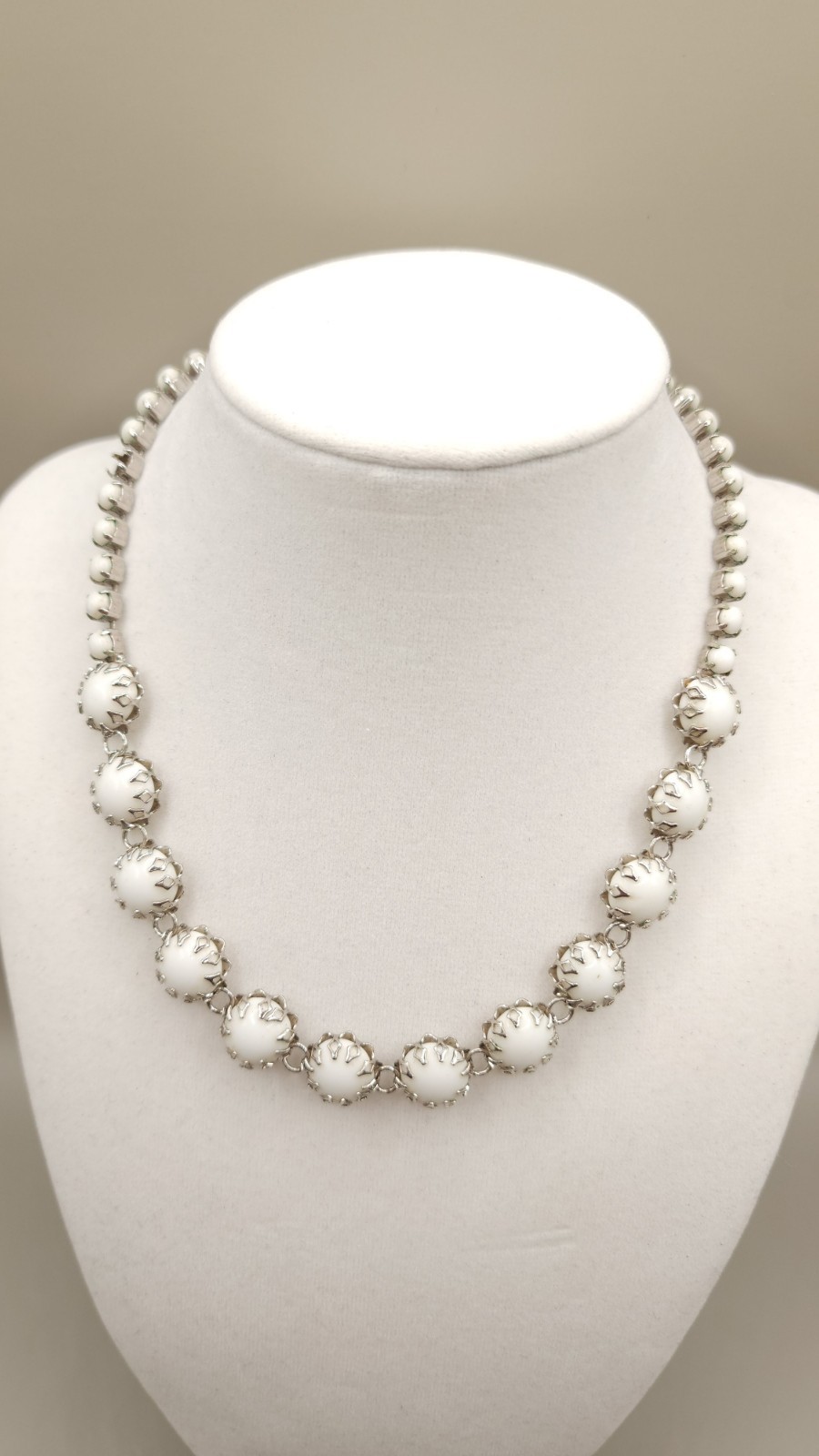 Vintage Weiss White Milk Glass Cabochon Choker Necklace 15″ Silver Tone 1950s