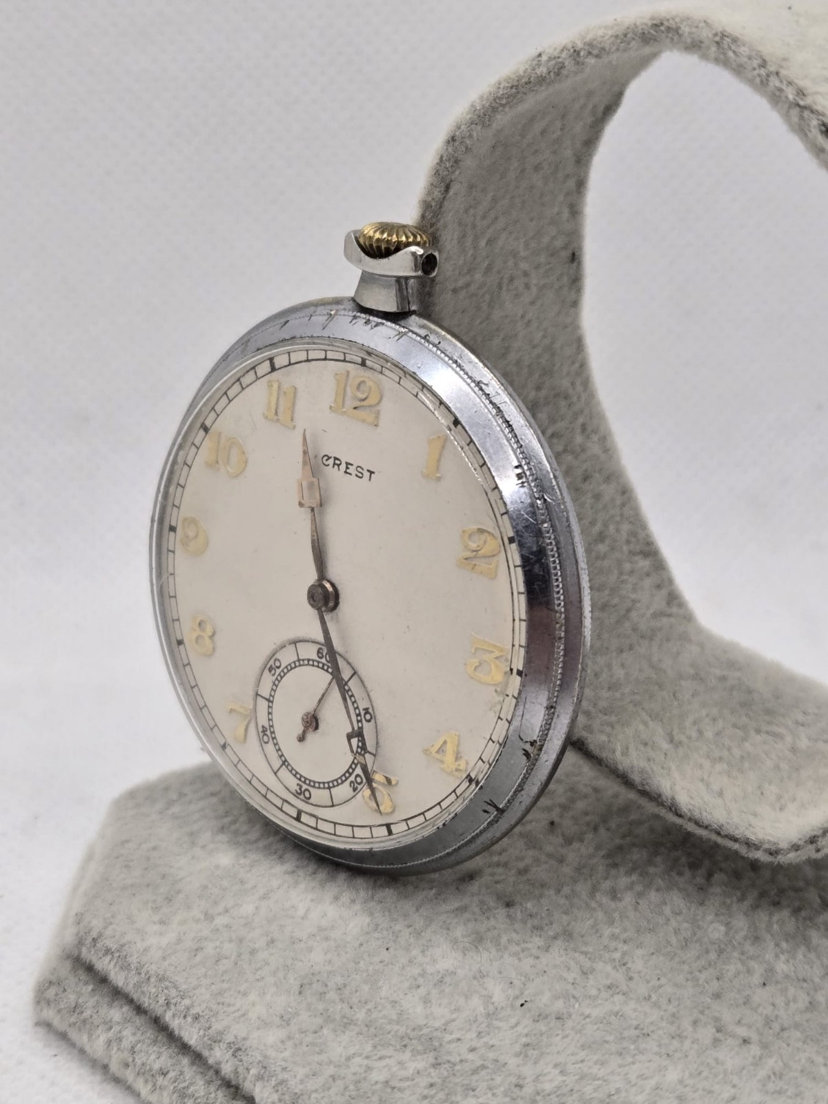 Vintage CREST Watch Co. Swiss-Made Dress Watch – 1940s-1970s – Running!
