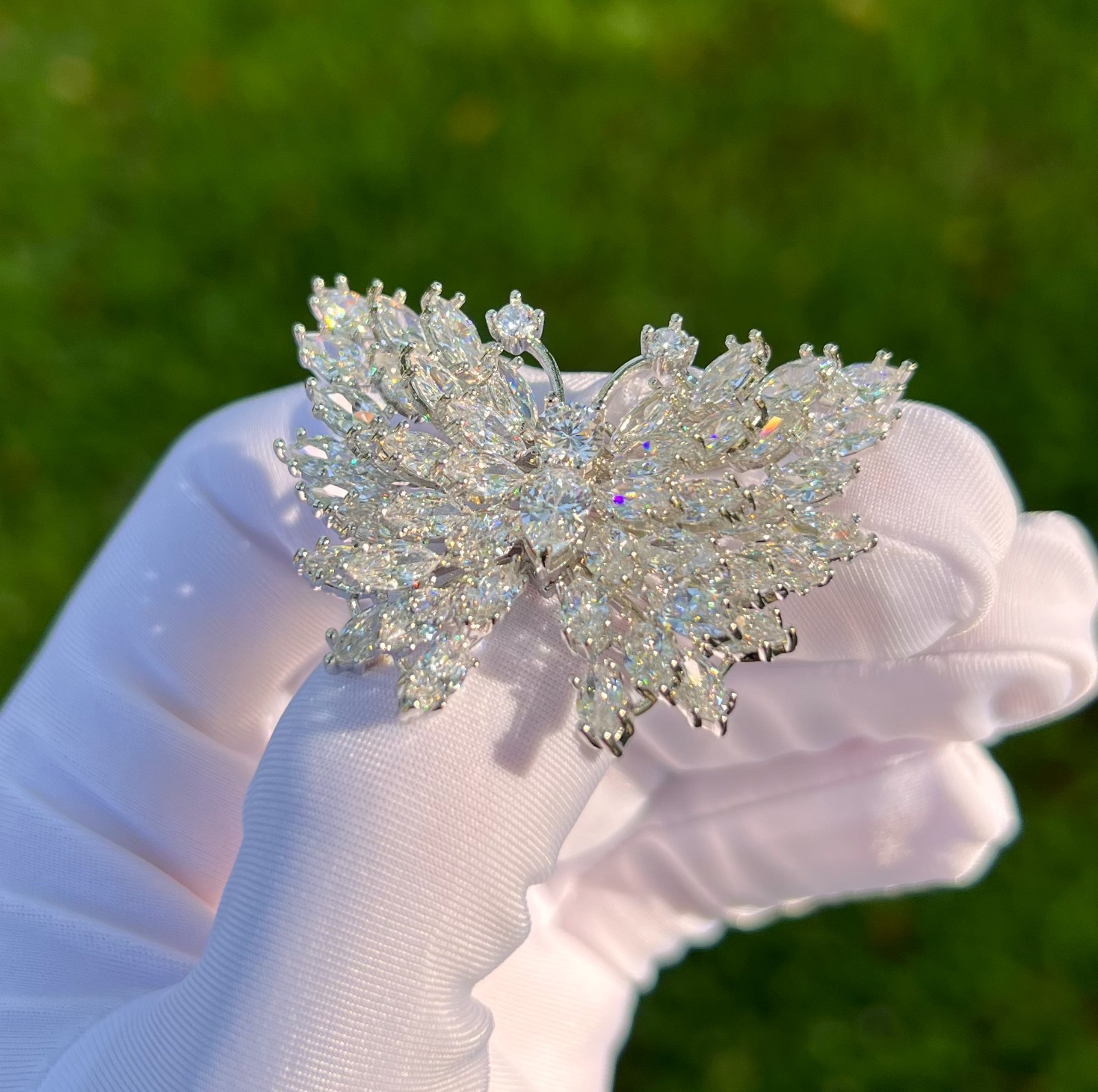 Brilliant Crystals Butterflybrooch pin
