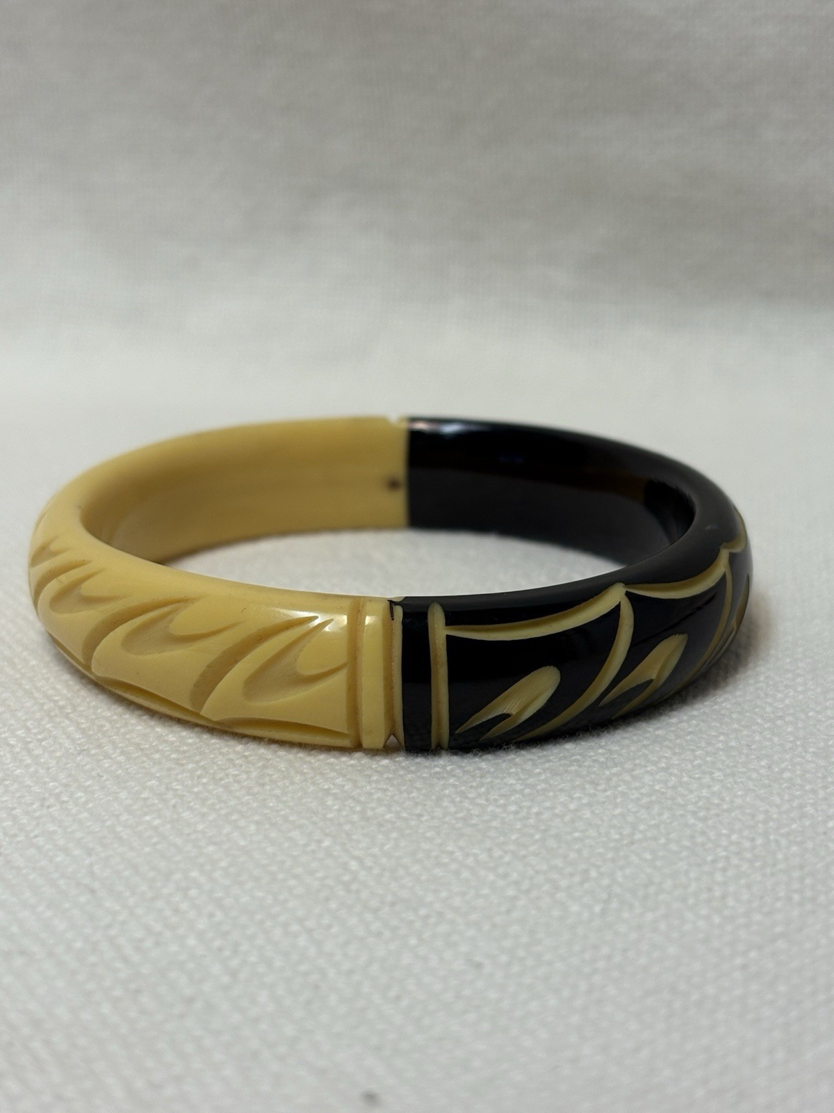 Vintage Unusual Carved 2 Tone Ivory Tone Brown Bangle Bracelet