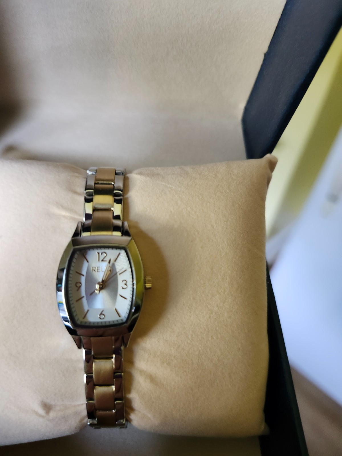 Relic by Fossil Women’s Quartz Watch Stainless ZR34501