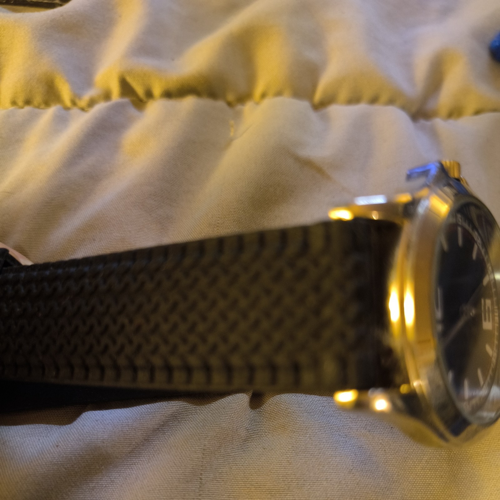 SKC Quartz Watch Silver Tone Case Black Face & Black Silicone Band New Battery