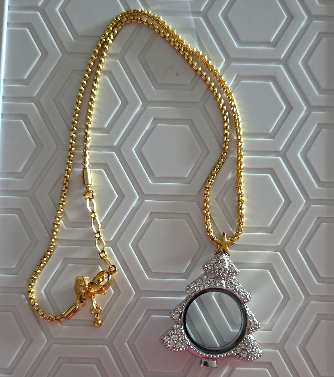Origami Owl Christmas Tree Locket W/ Crystals And Short Gold Chain