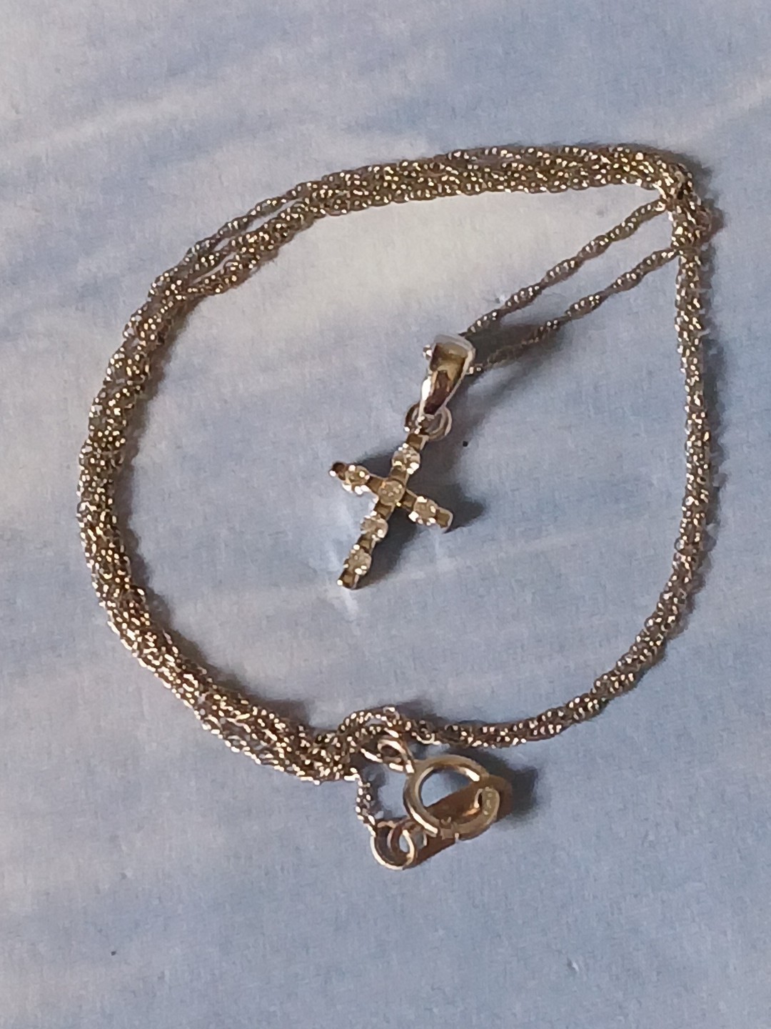 10k White Gold 1mm 18″ Singapore Link Chain & Moissanite .925 SS Cross