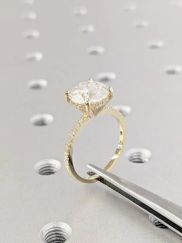 4 Ct Round F-VS1 Lab Grown Diamond Women Wedding Ring 14K Yellow Gold IGI