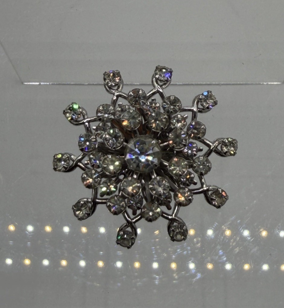 Vtg Sparkling Brooch Pin Snowflake Clear Rhinestones 1.75” Layered Silver Tone