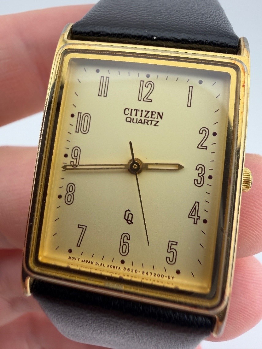 Citizen 3630 Gold Tone Rectangle Quartz Wristwatch Champagne Dial Black tank 