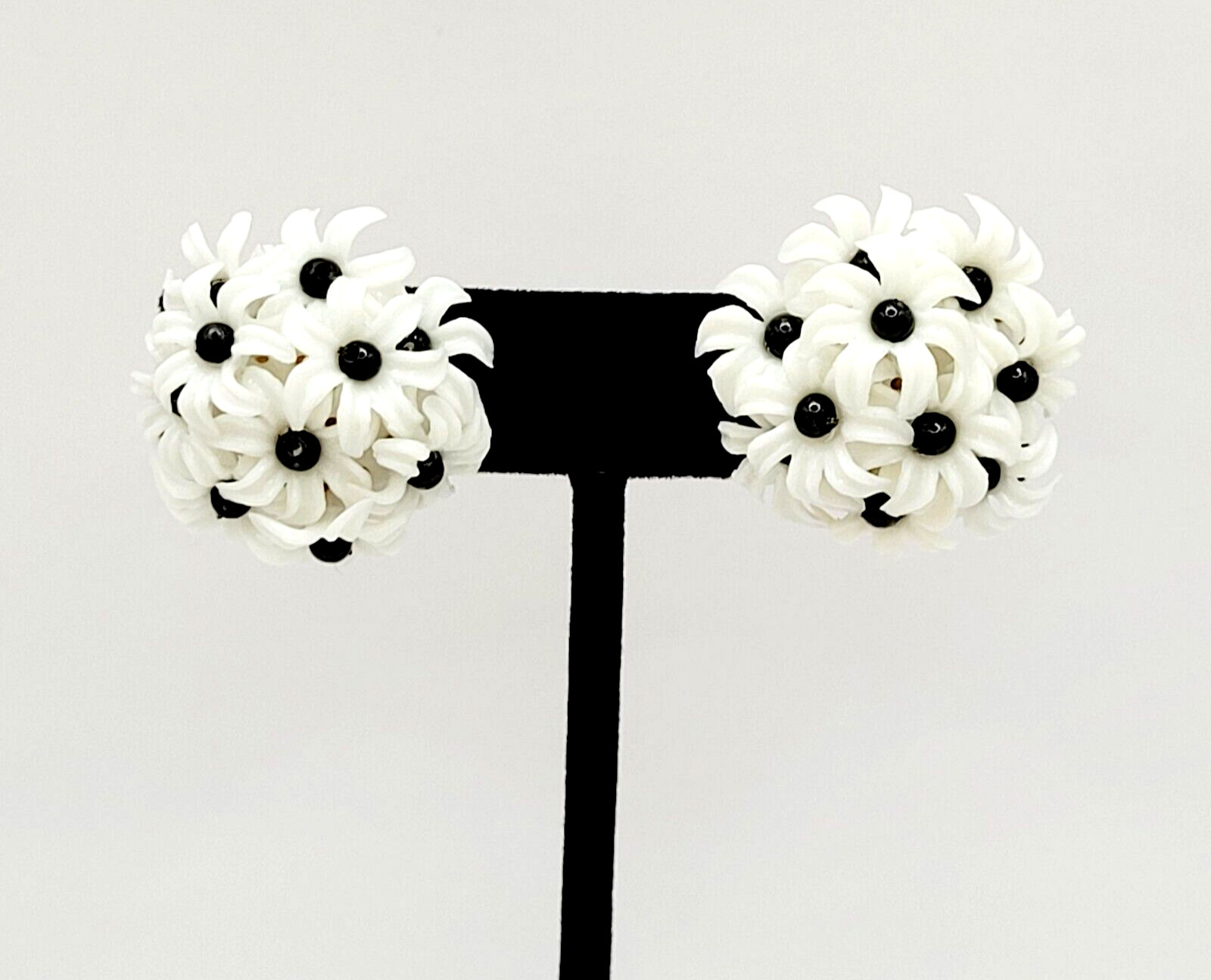 White Black Petaled Daisy Flower Plastic Metal Clip On Earrings 1960s Hong Kong