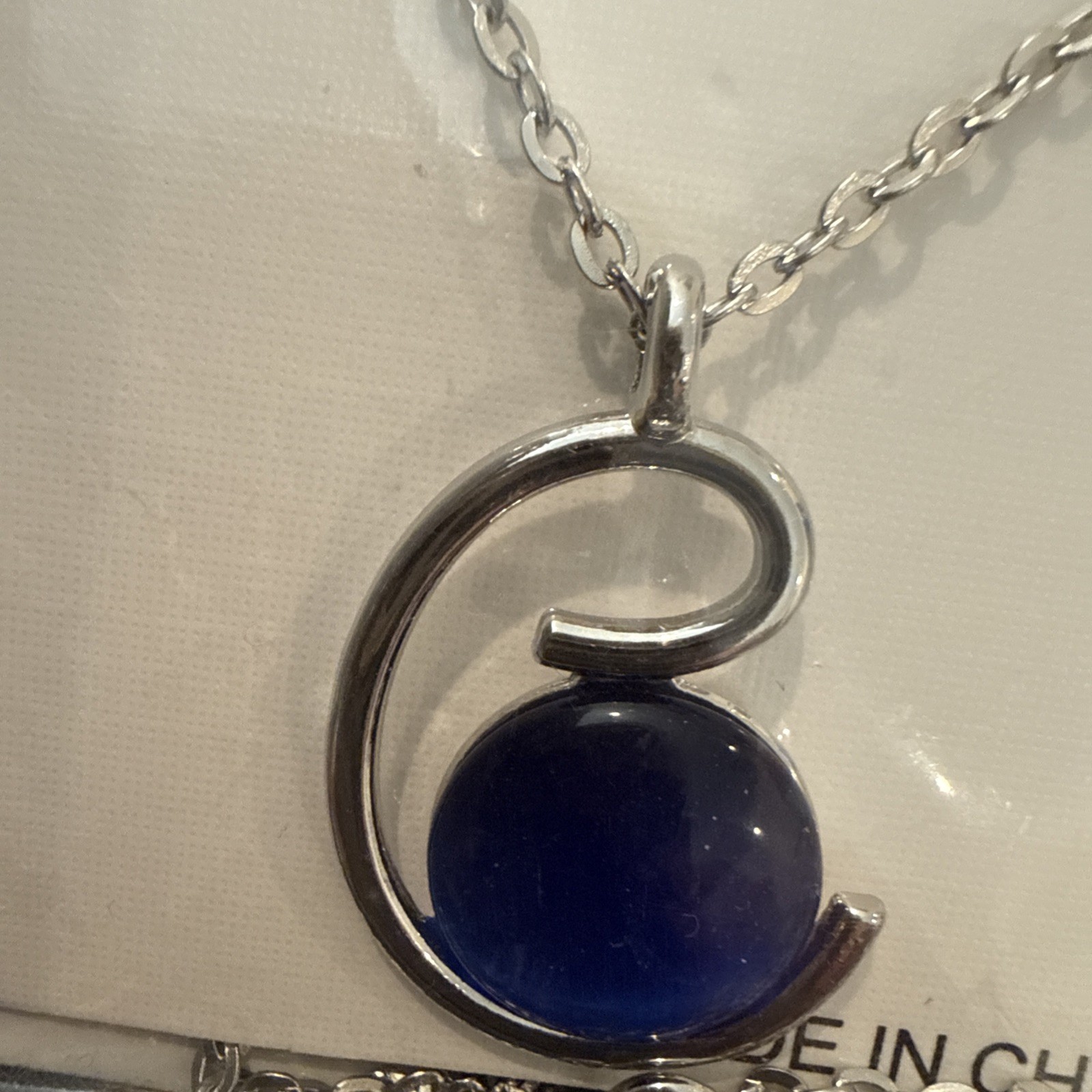New In Package BIJOUX BY MERRA Genuine Cats Eye Stone Silver Toned Necklace