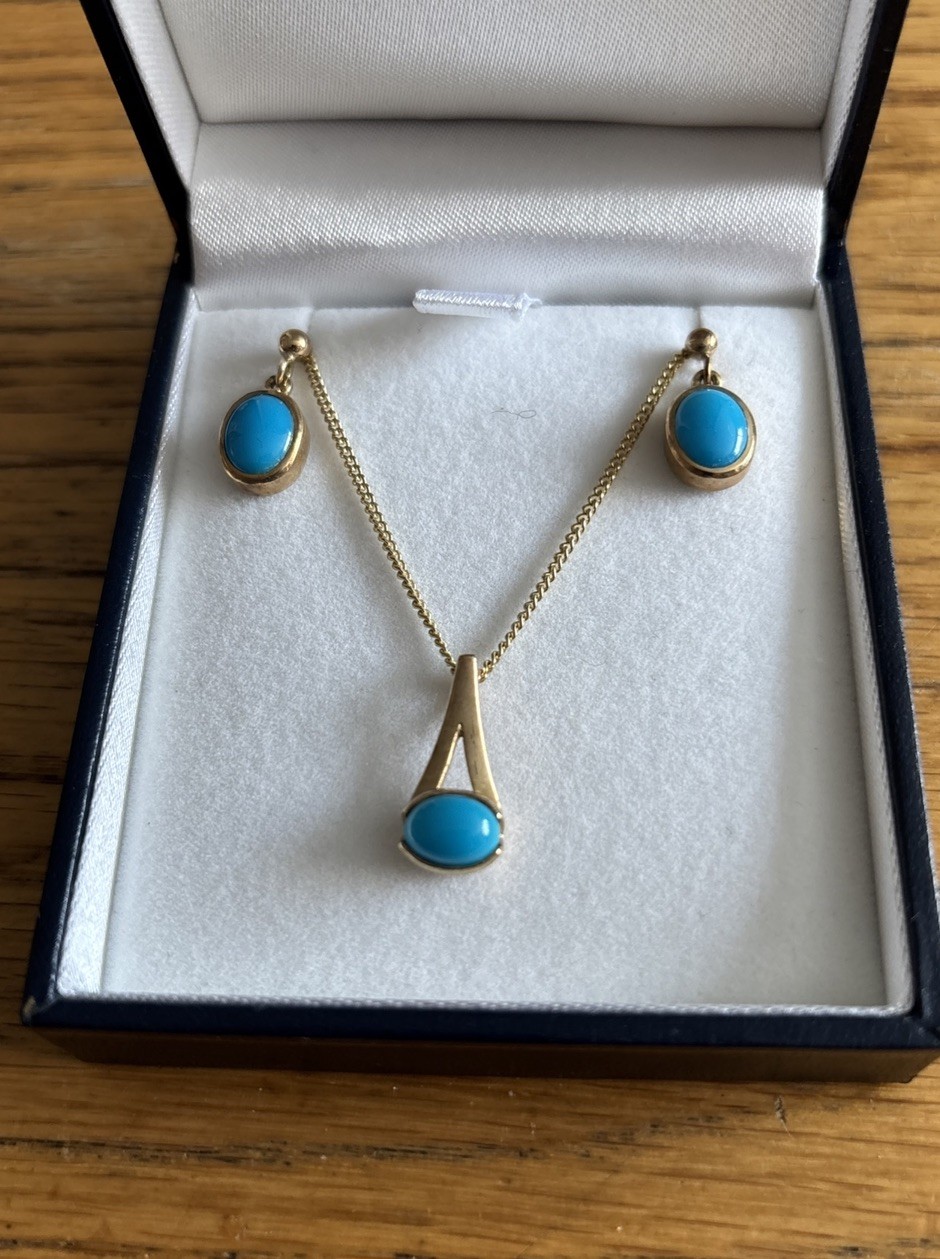 9ct Yellow Gold Turquoise GemStud Earring and Pendant Necklace Set