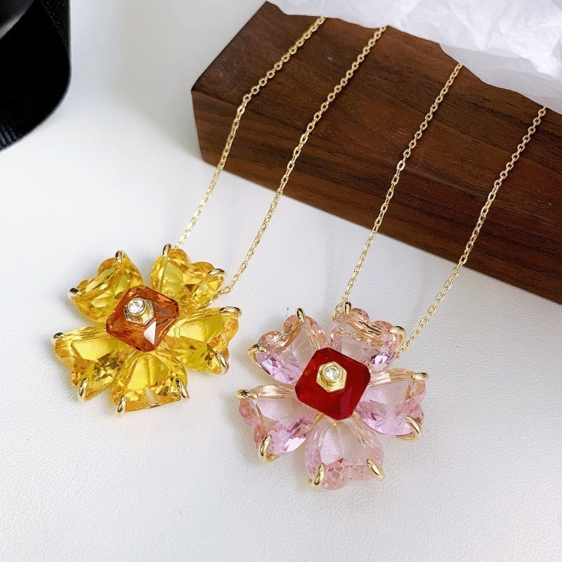 Swarovski Idyllia Necklace – Sparkling Flower Shape Crystal Pendant