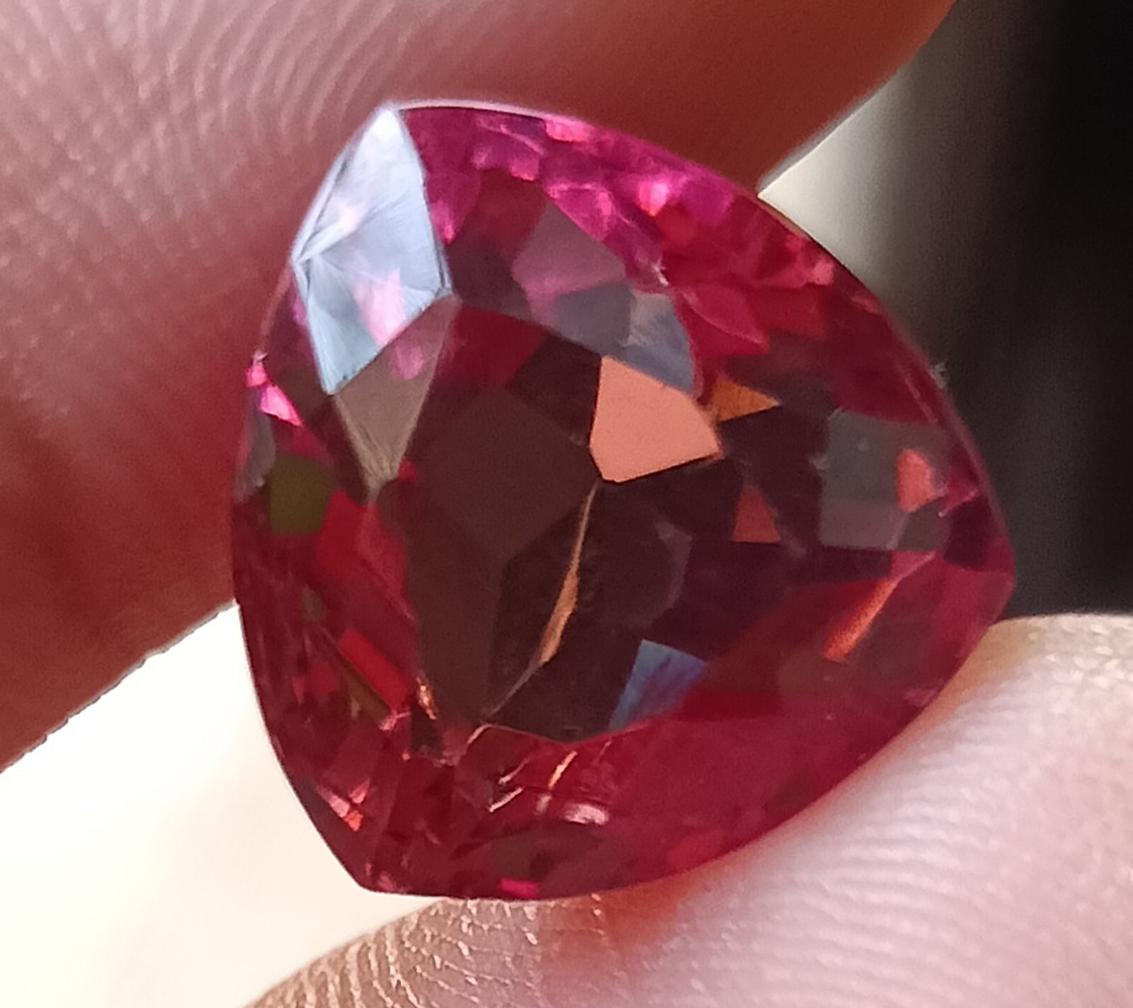 Certified 40.55 Ct Natural Trillion Cut Zultanite Color Changing Loose Gemstone