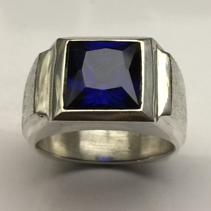 MJG STERLING SILVER MEN’S RING.10 X 10MM SQUARE FACETED LAB SAPPHIRE. SZ 10