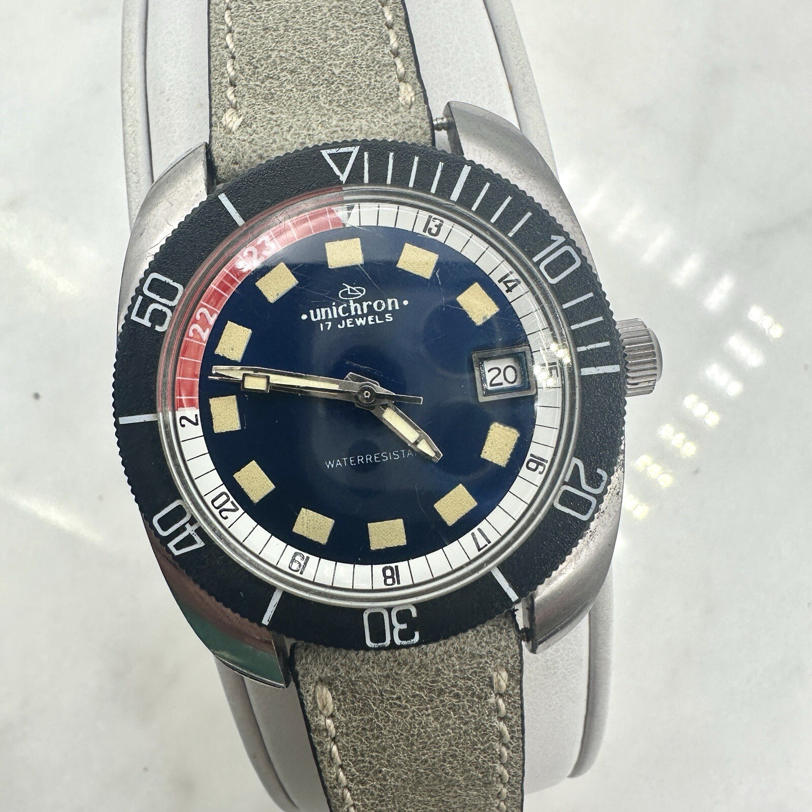 VTG Unichron Dive Watch Men Silver Tone Blue Dial Date 17 Jewels Automatic Works