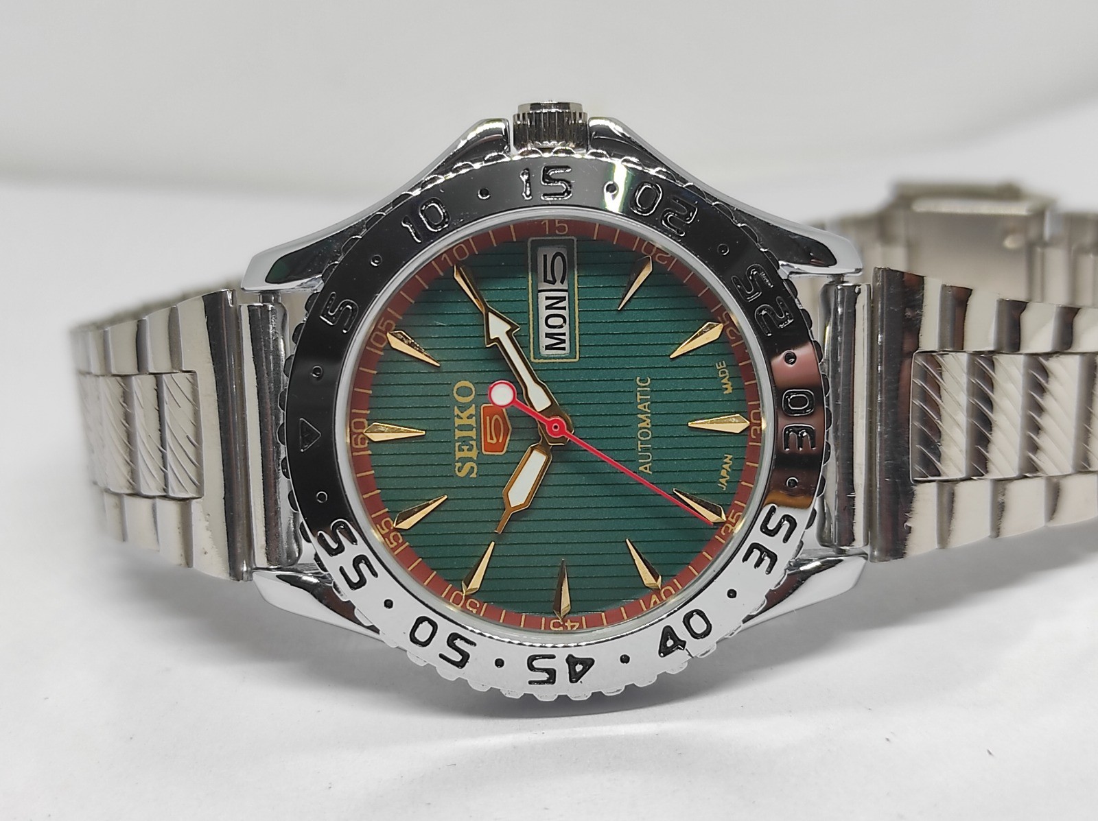 Vintage Refurbished Seiko Automatic Transparent GreenD/D Men’s WristWatch 38MM