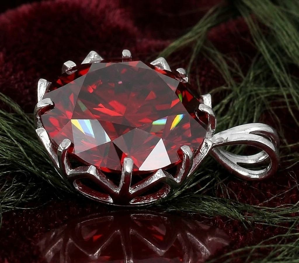 Lovely 20.00 Ct Certified Red Diamond Pendant, Tariffs FREE & matching Studs
