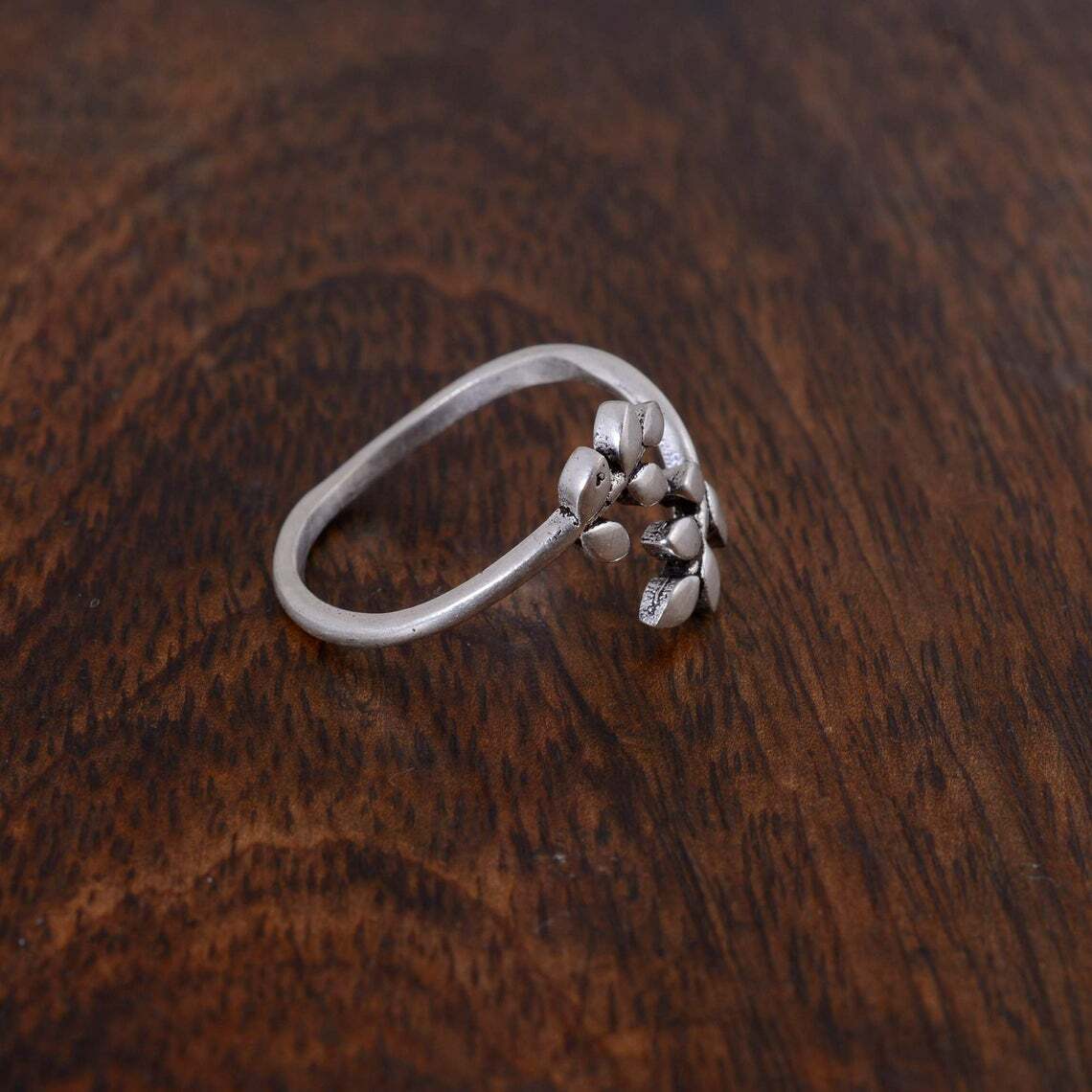 Ladies Leaf Toe Ring Solid Metal 925 Sterling Silver 14k White Gold Plated