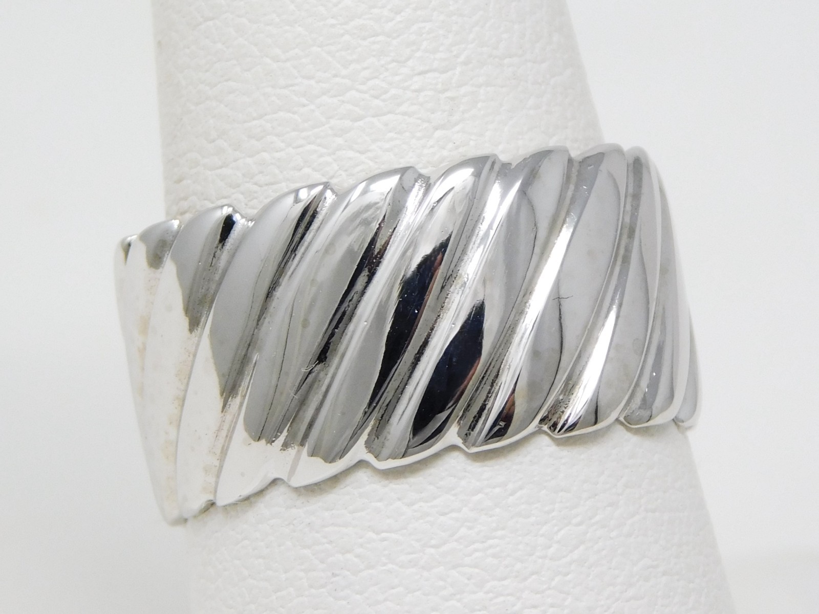 Wide 10.9 mm 14 kt White Gold Swirl Band Ring Finger Fit Sz 8 1/4 B6801