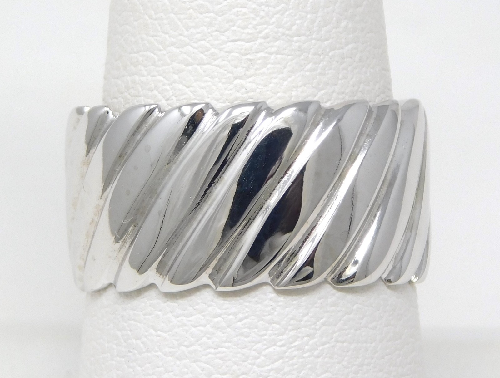 Wide 10.9 mm 14 kt White Gold Swirl Band Ring Finger Fit Sz 8 1/4 B6801