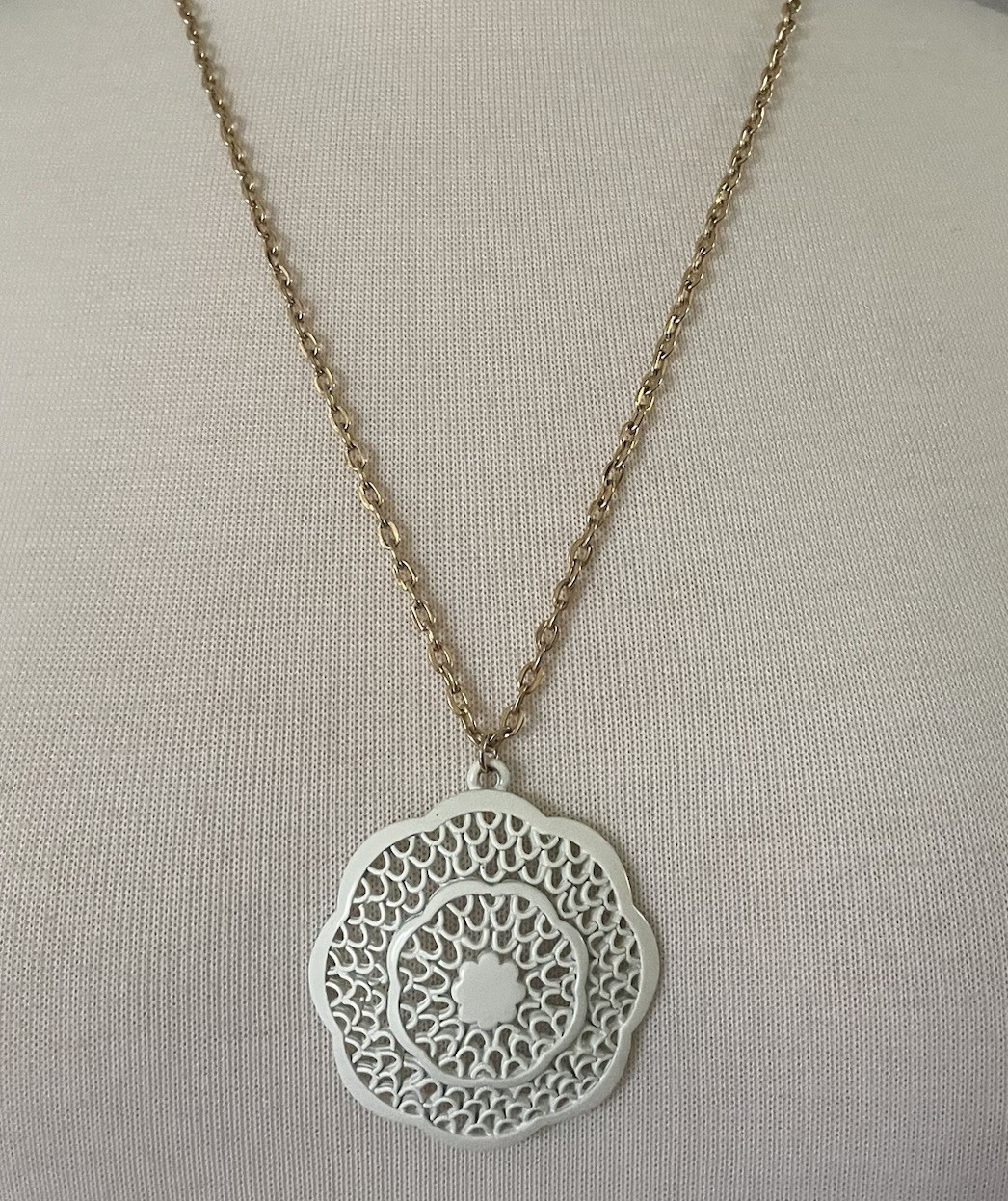 Vintage Large Round White Filigree Statement Pendant Gold Tone Necklace