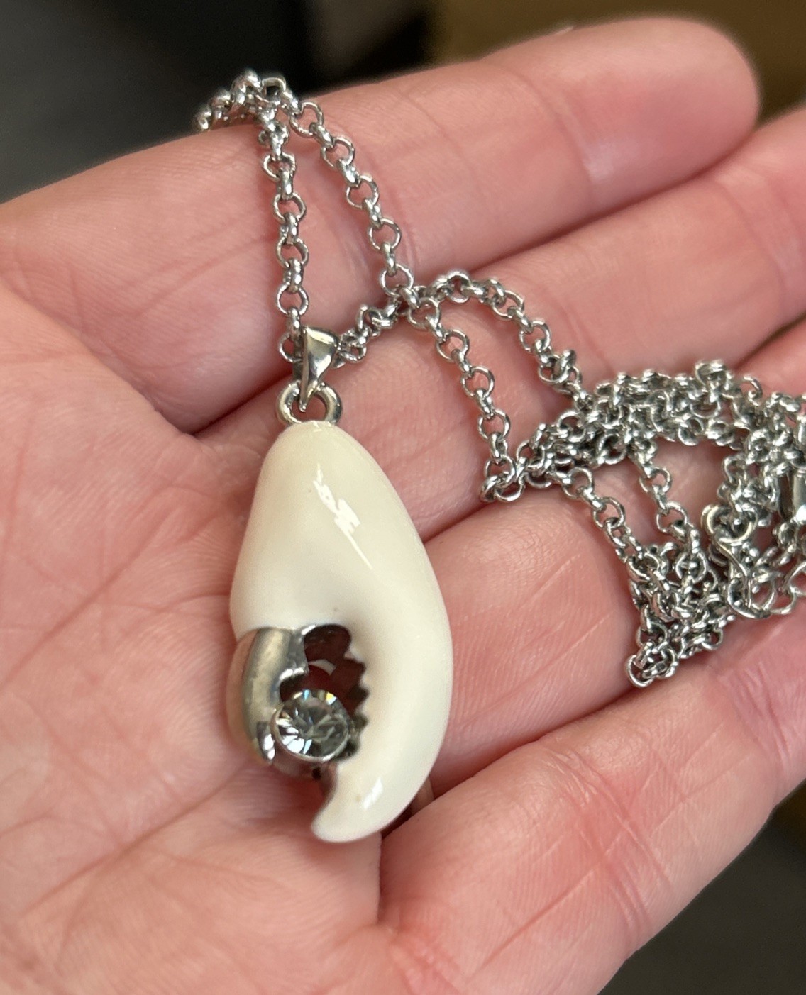 Stunning Vintage Enamel Claw / crystal Pendant 51 cm Chain / Quality item