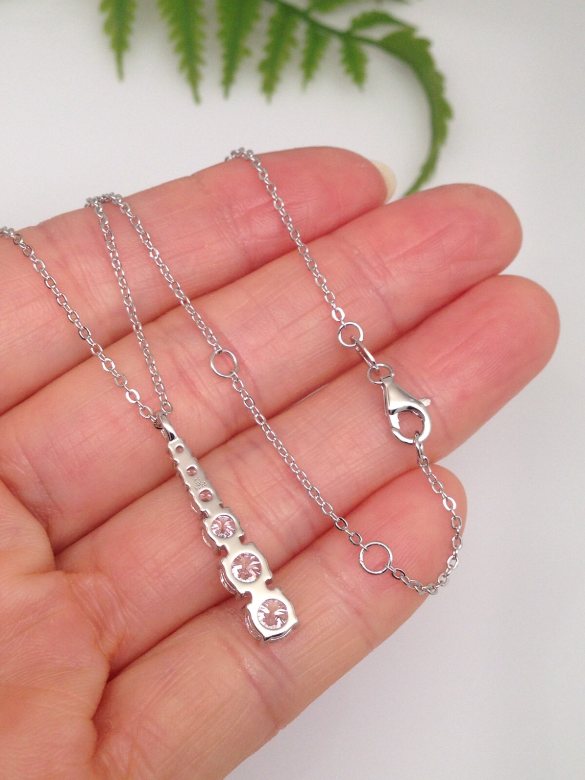 925 Sterling Silver Graduated CZ Bar Pendant Necklace Vertical 22.5mm 18″ Women