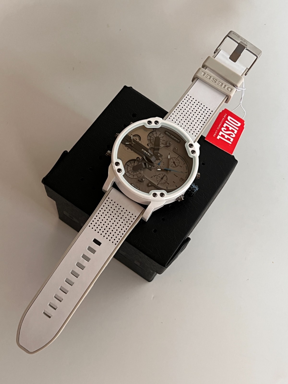 DIESEL DZ7419 men’s MR Daddy 2.0 watch with white silicone strap