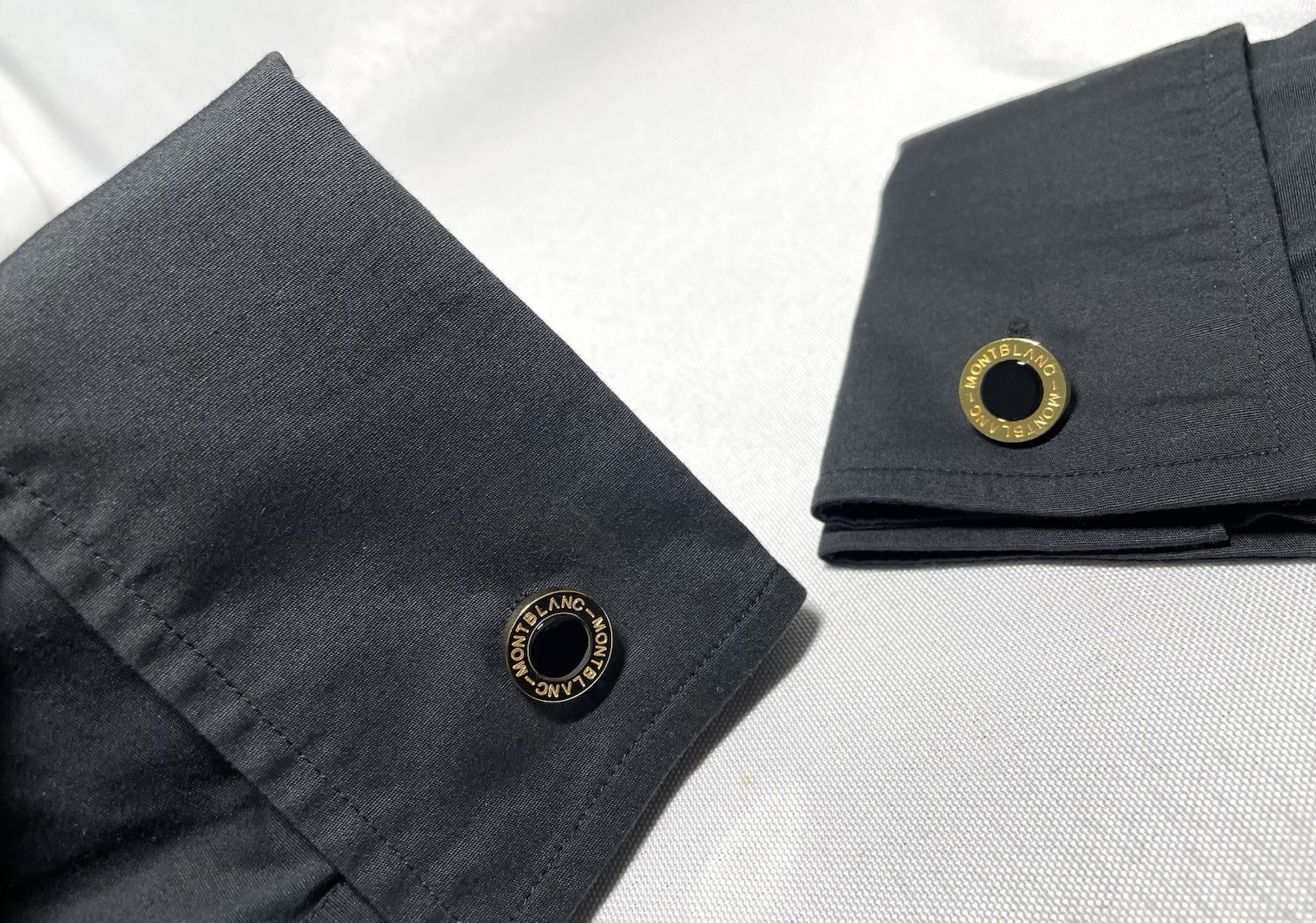 Auth [Beautiful] Montblanc Logo gold metallic & black onyx Oval cufflinks +Box