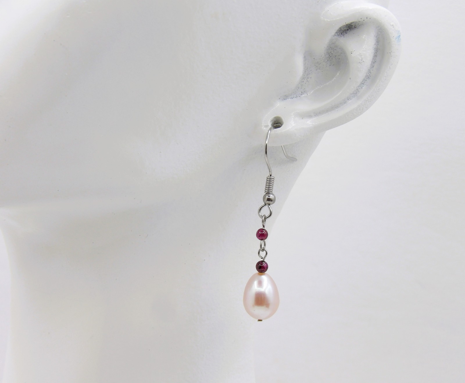 Garnet & 10.8mm HQ Oval Freshwater Cultured Cream Pearl Dangle Earrings ERD22