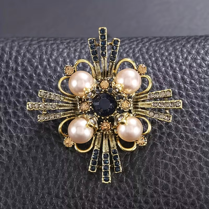 Vintage Flower Sparkling Rhinestones Brooch Pin Women Holiday Fashion Gift