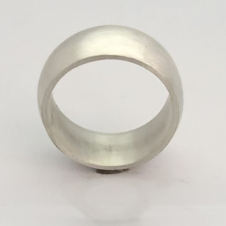 MJG STERLING SILVER PLAIN WEDDING RING BAND. SIZE 10
