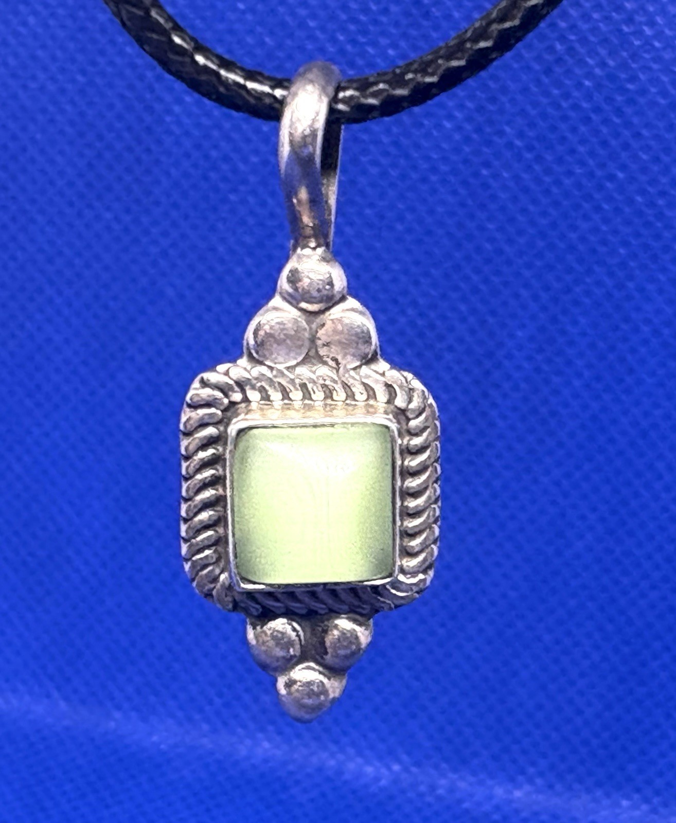 K73 – 2Ct Green Cat Eye 925 Silver 1.6” Pendant Mexico 2.8g Chrysoberyl