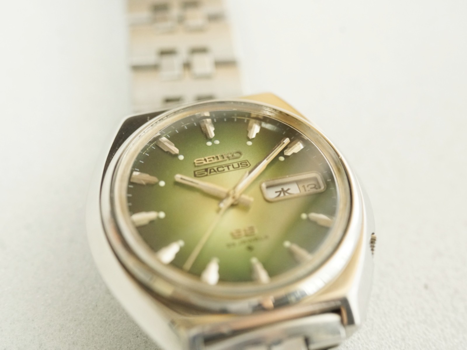 SEIKO 5 ACTUS SS 6106-7700 Green Dial Kanji Day Genuine Bracelet Gift Box