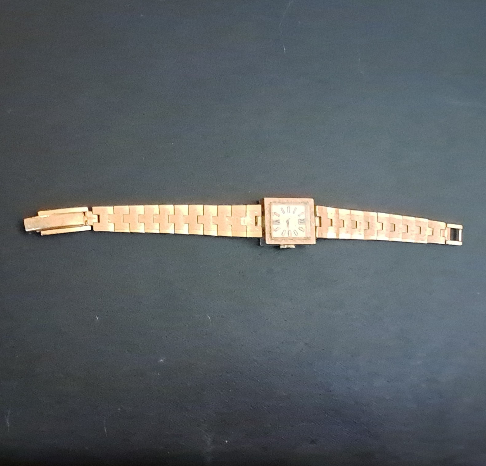 Westclox 17-Jewel Manual Wind Dress Square Tank Watch Gold Bracelet Gold Dial