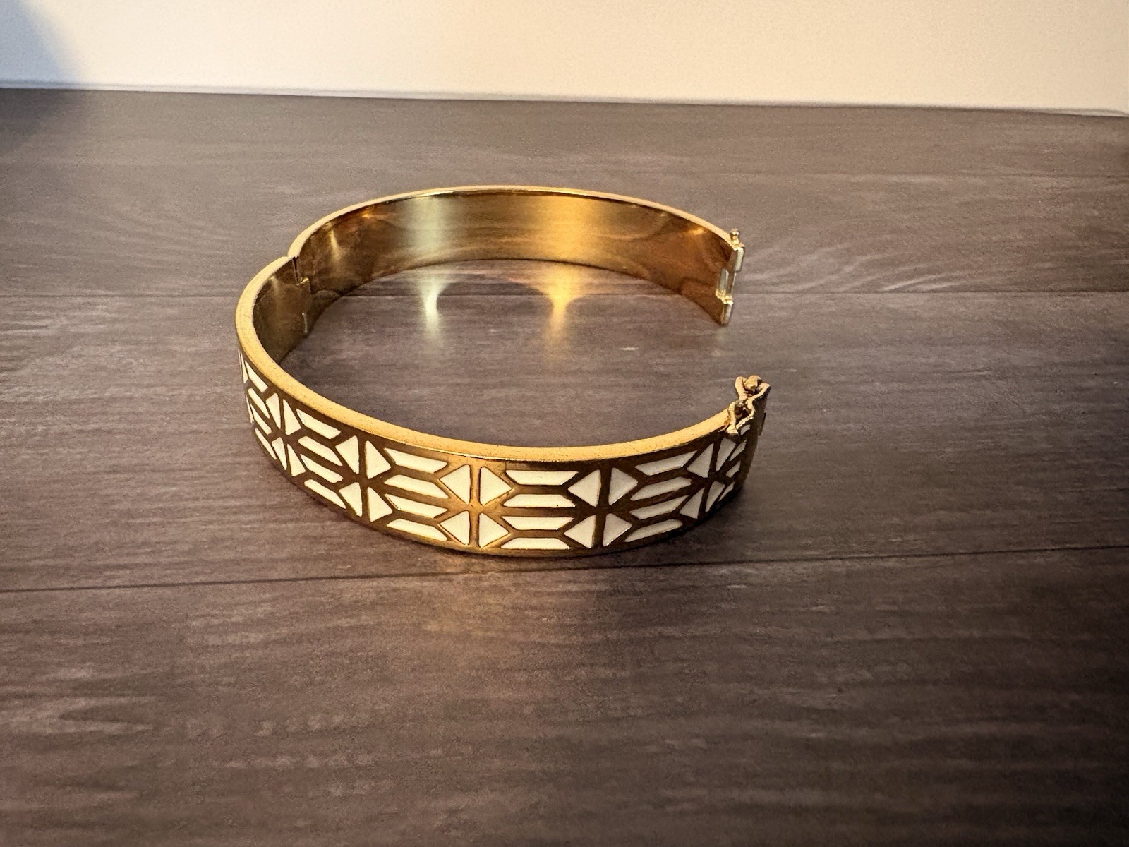 Stella & Dot Breezeblock Enamel Bangle & Gold Tone Buckle Bracelet Stack Set