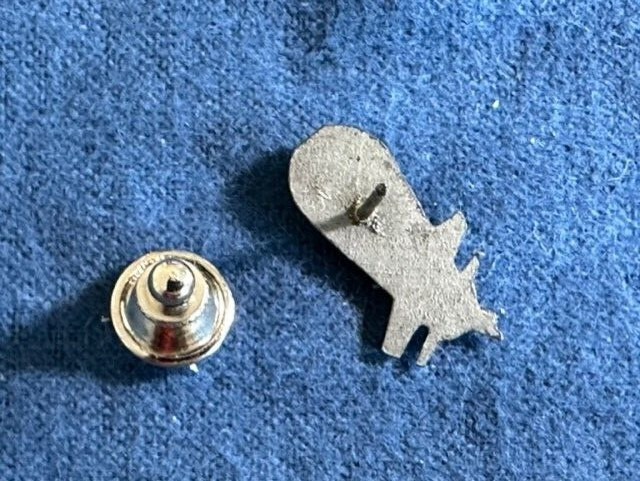 Graf Zeppelin Dirigible Blimp silver tone pin 7/8″ TX51