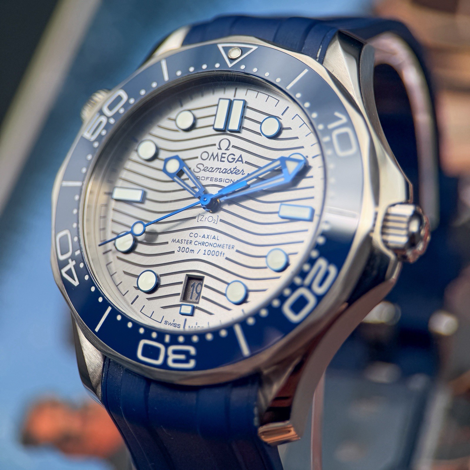 OMEGA Seamaster Diver 300M Grey Dial Blue Bezel 210.32.42.20.06.001 – FULL SET