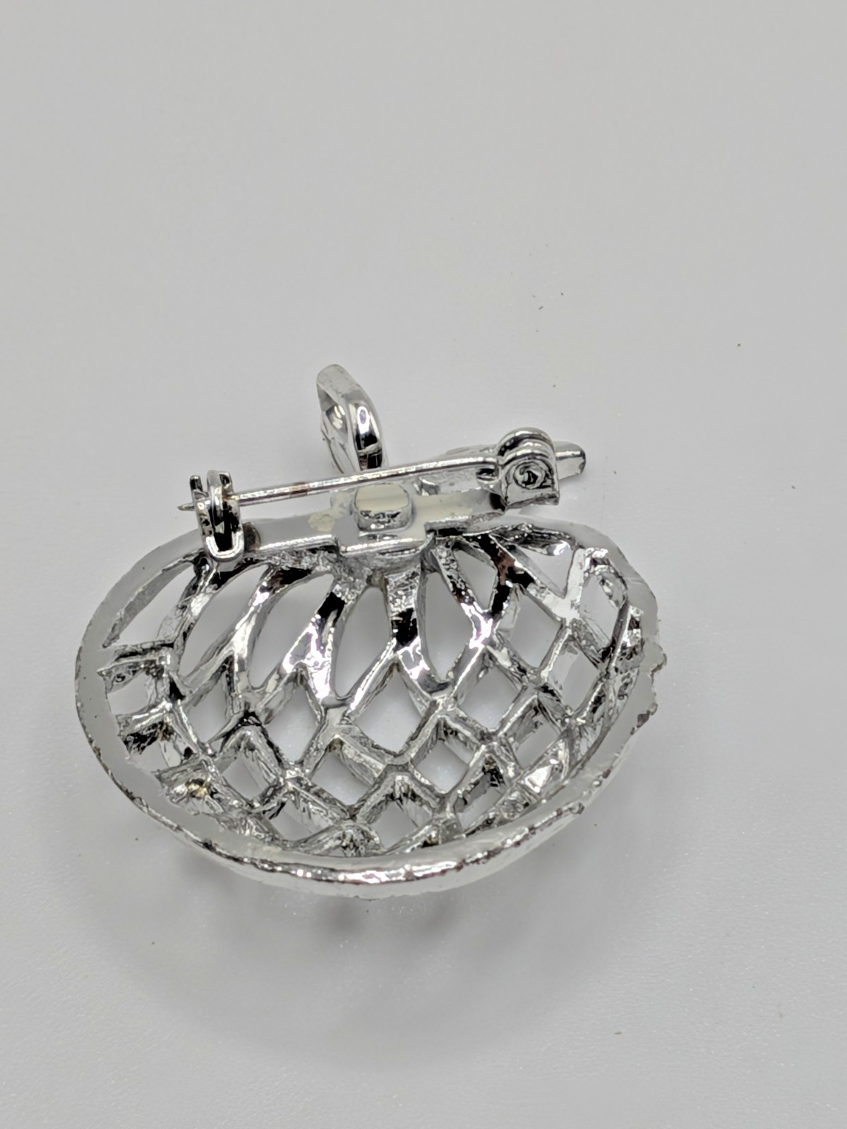 Vintage Signed Gerry’s Apple Brooch Pin Pendant Silver Tone Lattice Weave Fruit