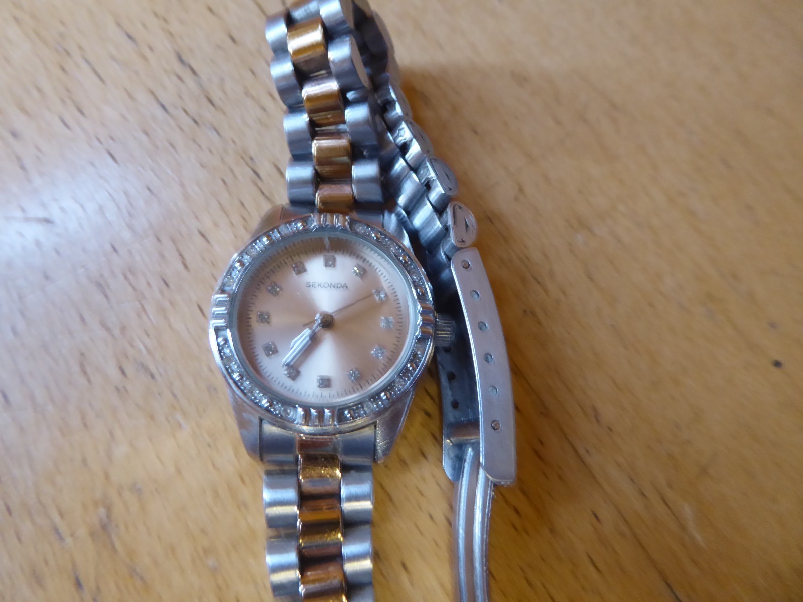 LADIES SEKONDA BRACELET WATCH 2496 AKT #223