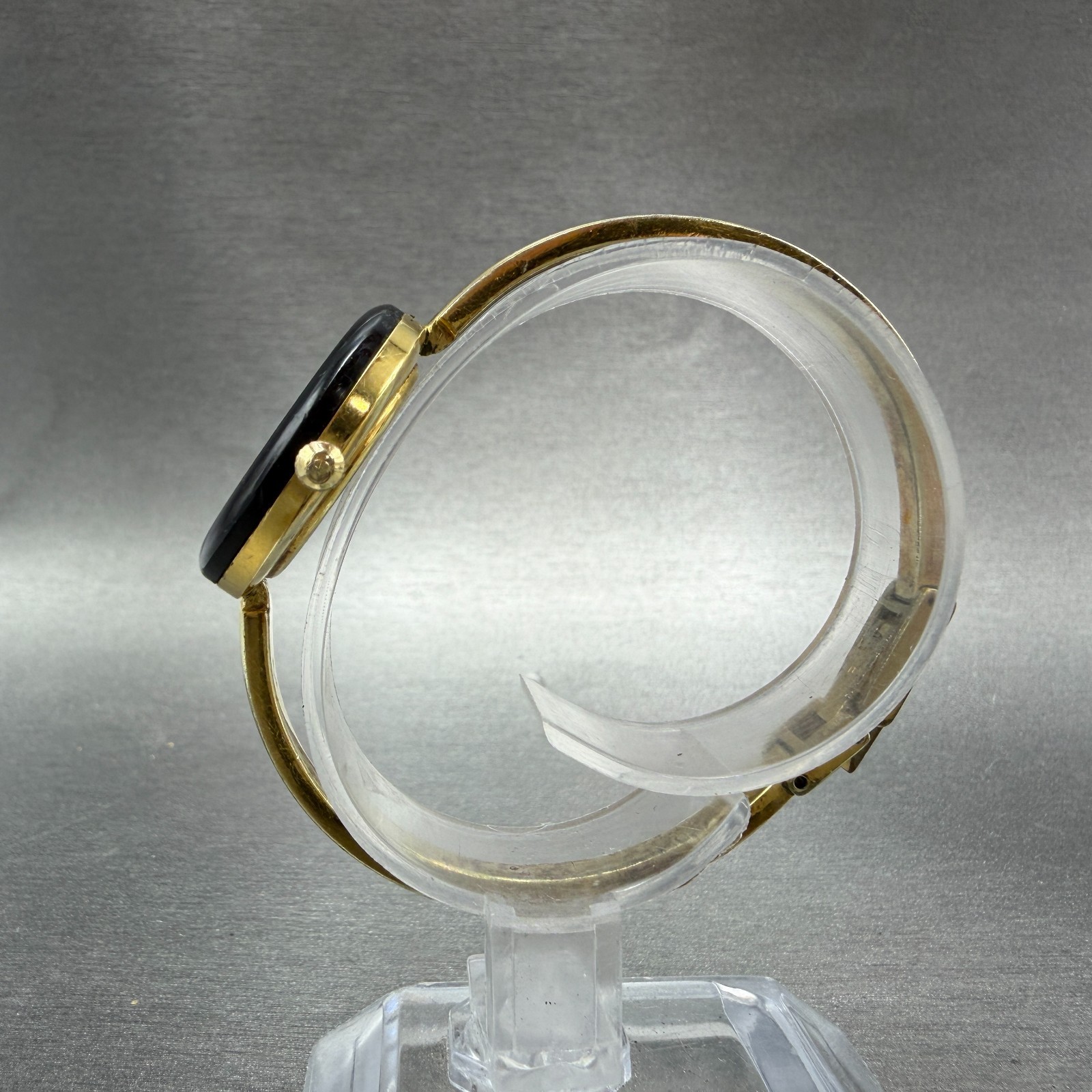 Gucci 1100L Watch Women 26mm White Dial Gold Plated Round Bezel New Battery