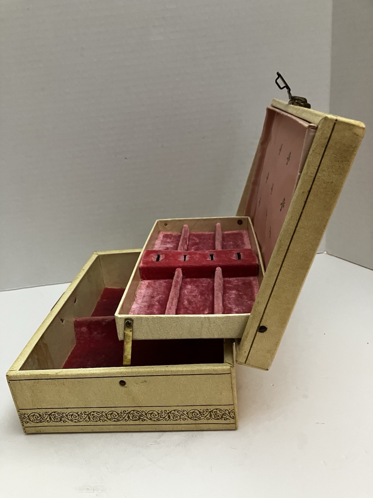 Vintage Jewelry Box Cream & Gold Pink Velvet Interior Flip Lock No Key